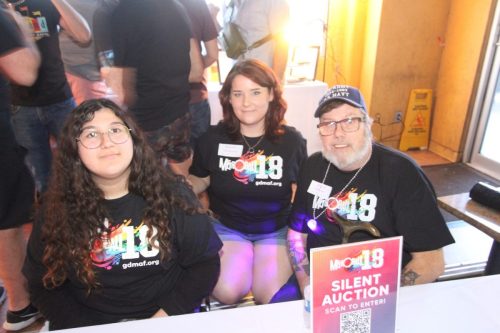 volunteers-at-silent-auction10